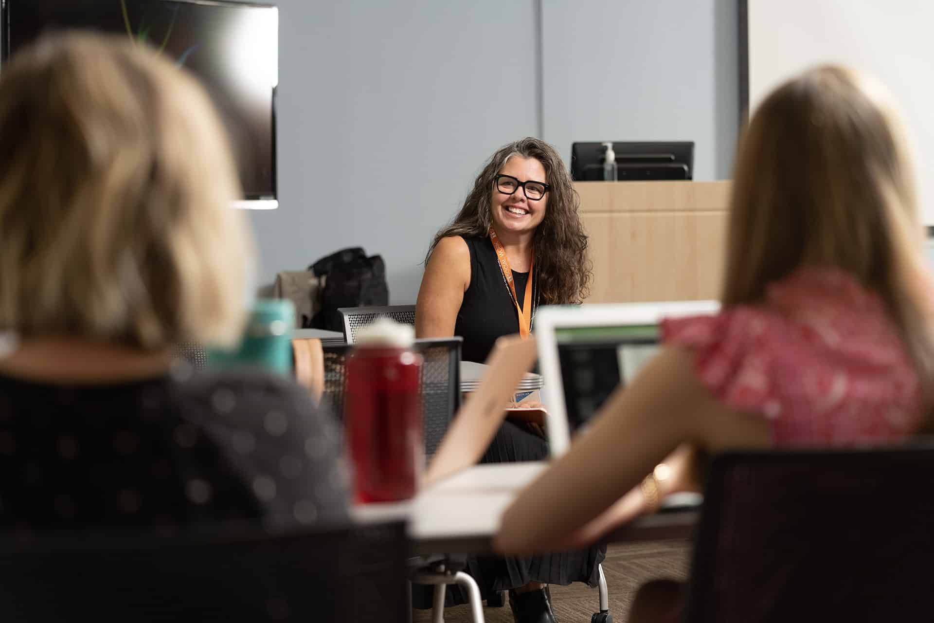 Nashville faculty Kate Chaffin teaching a class