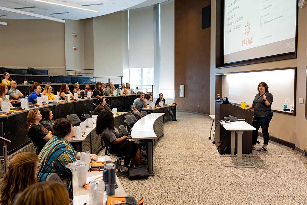 amanda gandy teaching a class of students about advising