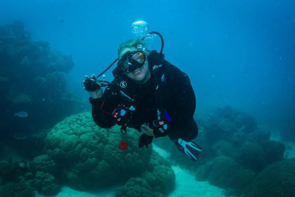 Ali Winters scuba diving.
