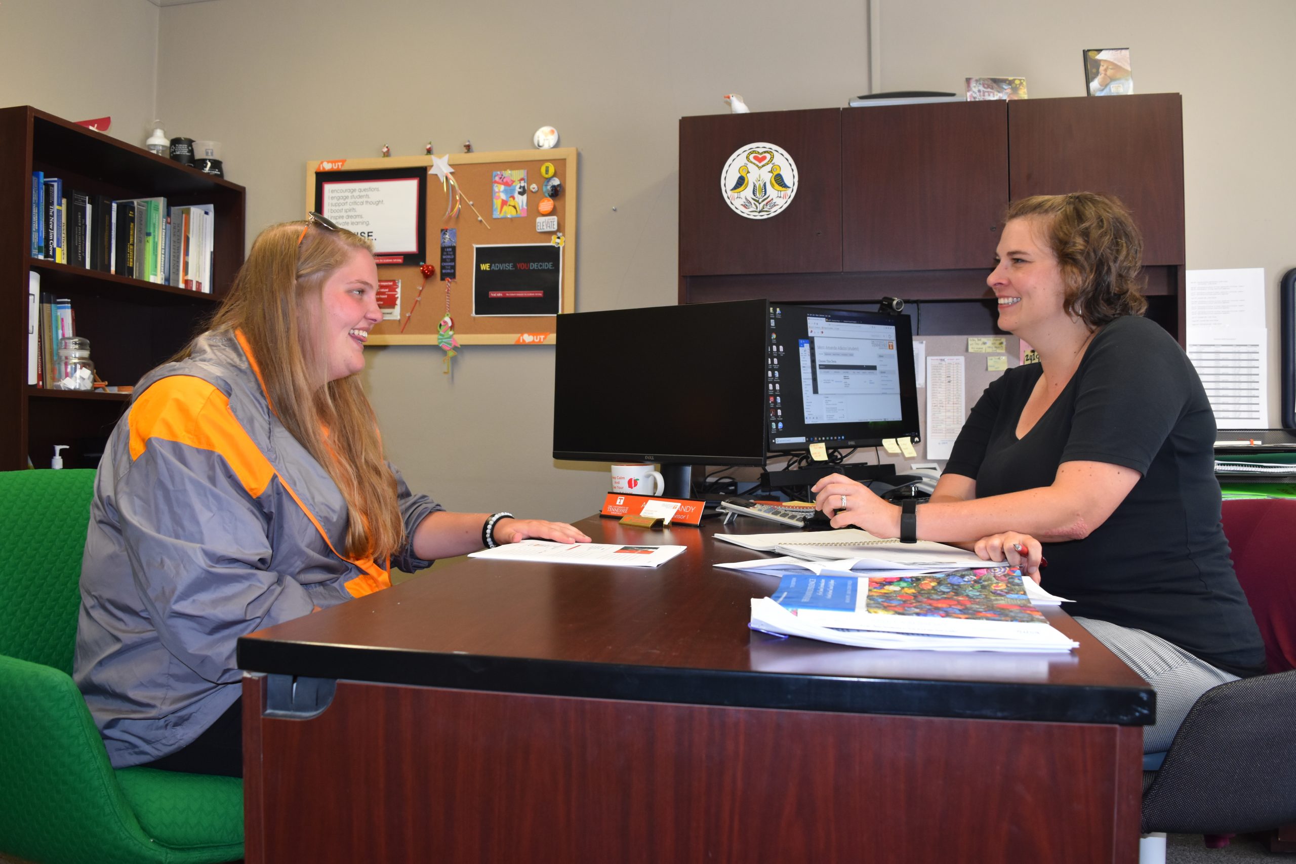 female student speaking with female advisor at her desk